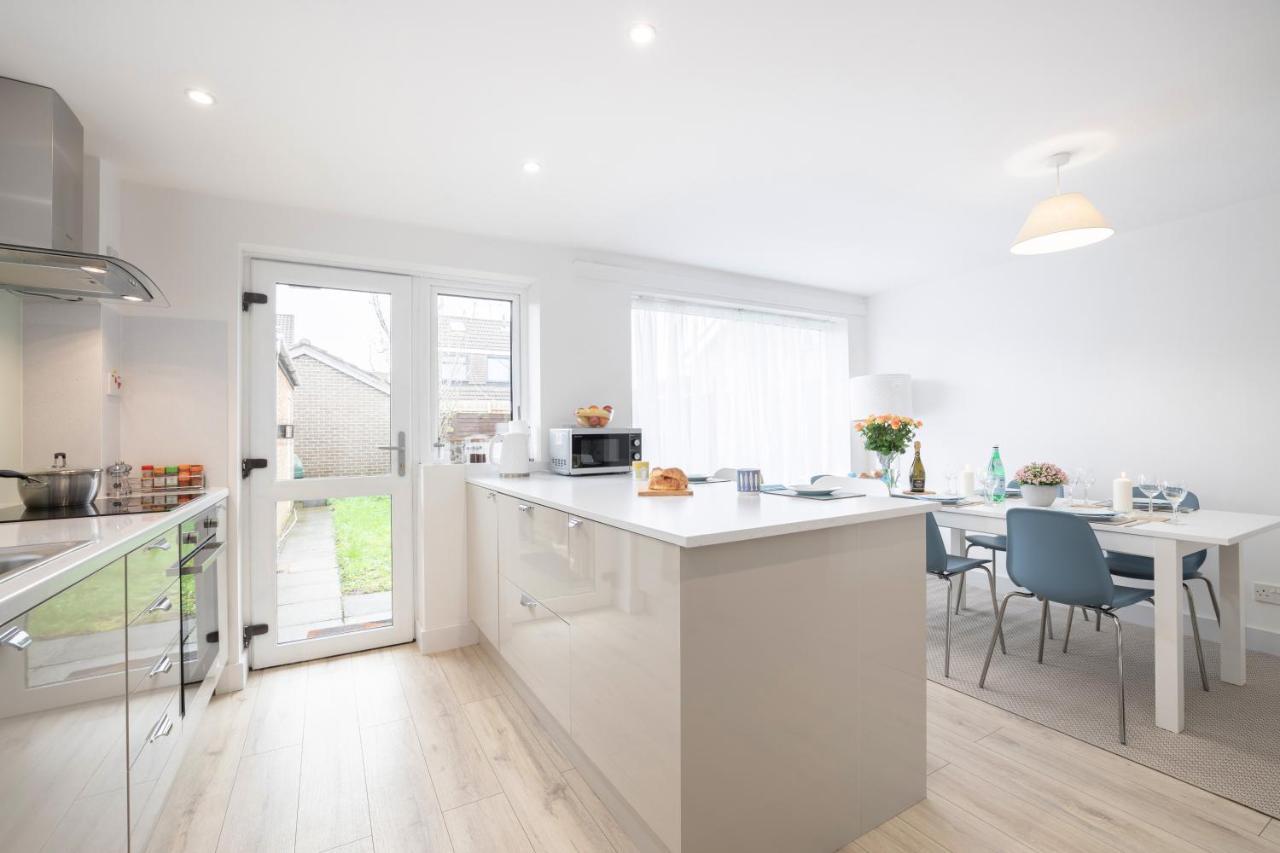 Elegant Home Mod Kitchen, Fast Wi-Fi, Free Parking كاريكفرغس المظهر الخارجي الصورة